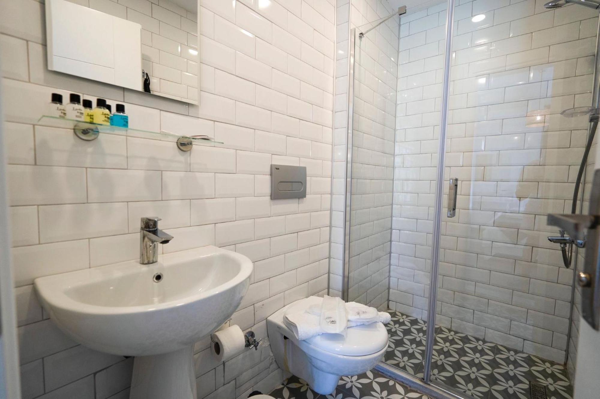 Londia Otel Алакати Екстериор снимка